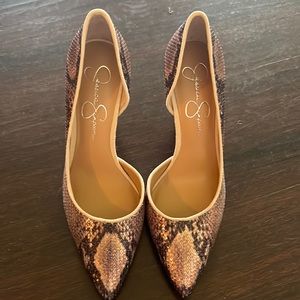 Jessica Simpson size 9.5M